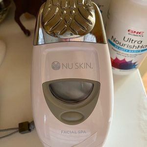NU skin facial device
